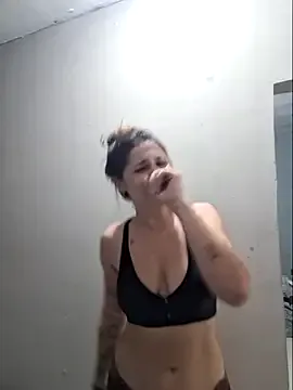 luuhcat09 on StripChat 