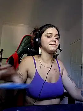 luuhcat09 on StripChat 