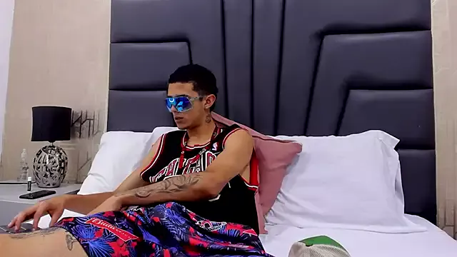 LuxuriOus_Temptaxx on StripChat 