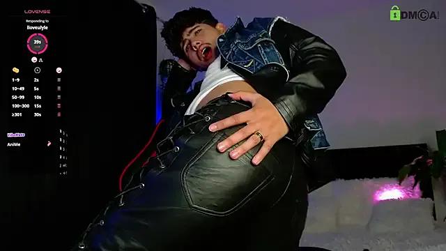 LyleBennett_ from StripChat