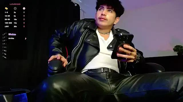 LyleBennett_ from StripChat