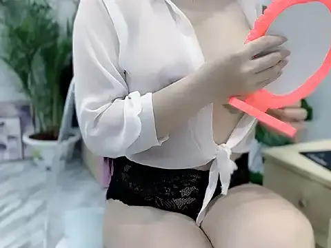 Lyly-2k5 from StripChat