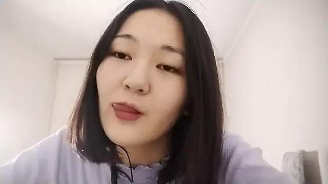 Lyndasilk from StripChat is Freechat