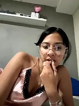 lynn9000 from StripChat is Freechat