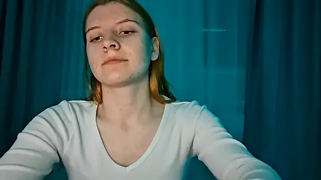 LynteriLain from StripChat is Freechat