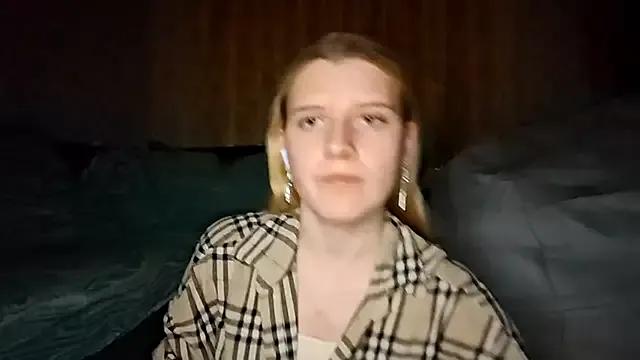 LynteriLain from StripChat is Freechat