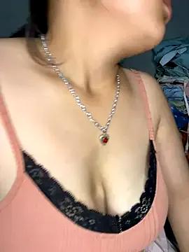 Lyrasss from StripChat is Freechat
