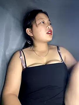 Lyrasss from StripChat is Freechat
