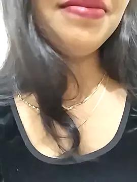 Maahhii_2 from StripChat is Group