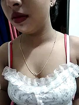 Maahhii_2 from StripChat is Freechat