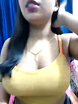 Maahhii_2 from StripChat is Group