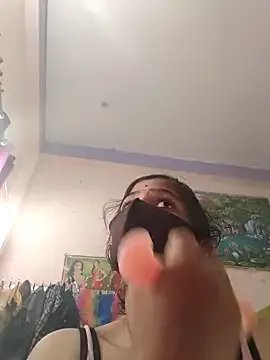 Maahi-Queen on StripChat 