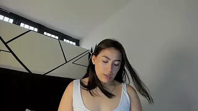 MacarenaRosse from StripChat is Freechat