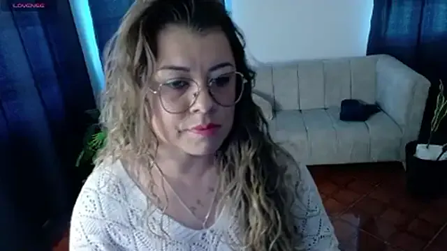 MacarenaSilva from StripChat is Freechat