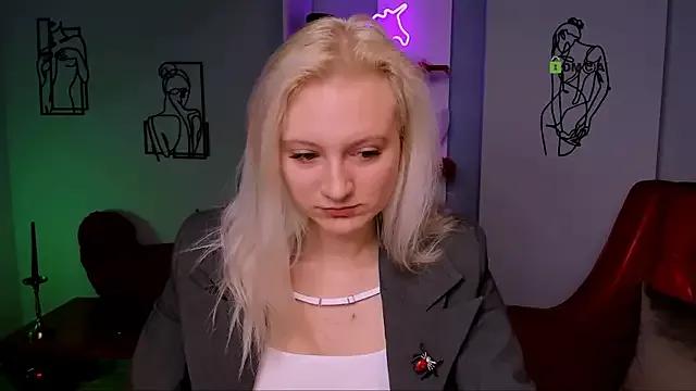 madam_uliis from StripChat