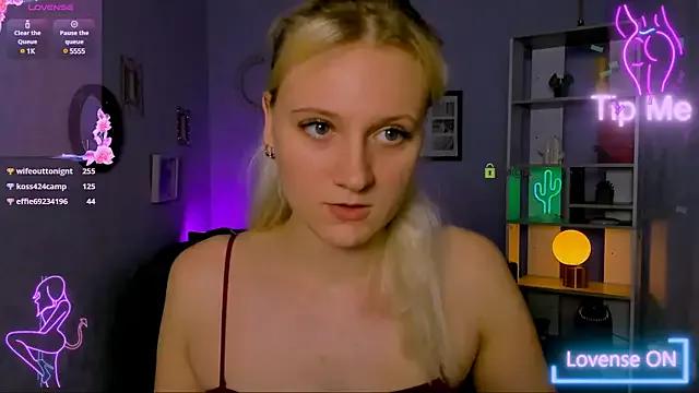 madam_uliis from StripChat