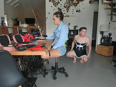 Try our streaming cams variety and talk on a personal level with our adorable girls streamers, showing off their bountiful shapes and dildos.