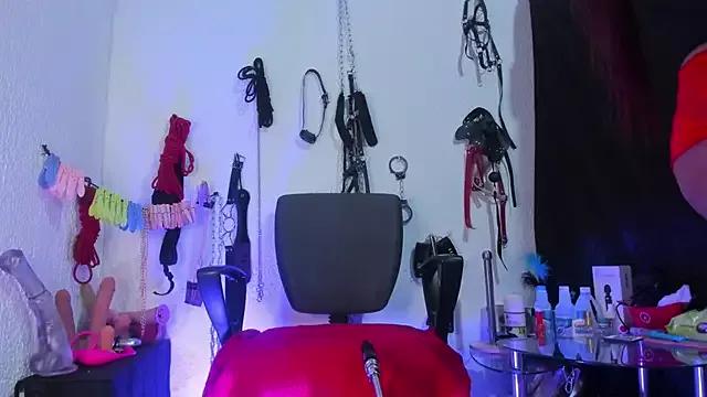 Try our streaming cams variety and talk on a personal level with our adorable girls streamers, showing off their bountiful shapes and dildos.
