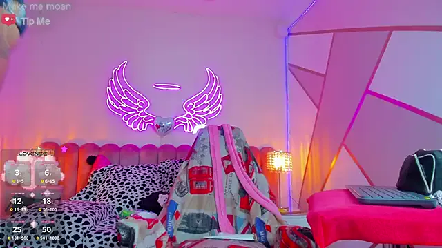 Try our streaming cams variety and talk on a personal level with our adorable girls streamers, showing off their bountiful shapes and dildos.