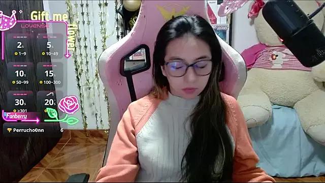 Maggie_Fox3 from StripChat is Freechat