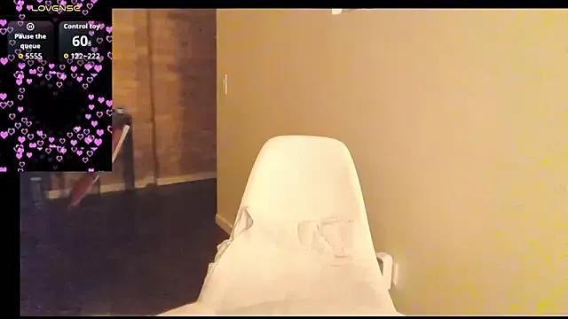 Magical_Milf_MelissaXX from StripChat is Freechat