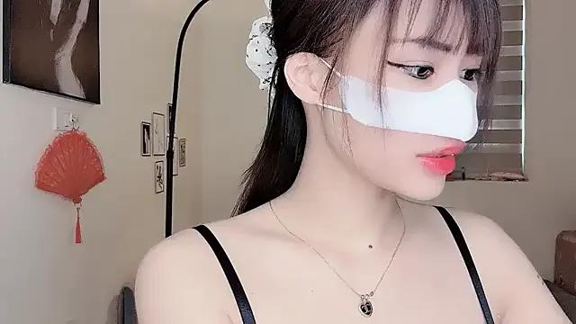 MaiLiiil from StripChat is Freechat