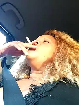 MaitresseSandra from StripChat is Freechat