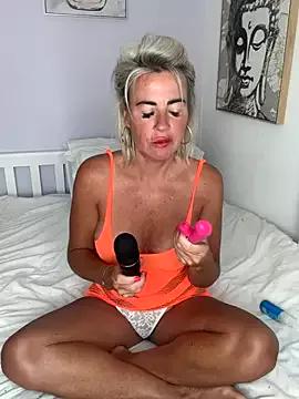 MakemeMillie1 from StripChat is Freechat
