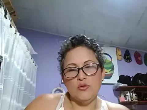 Malefi_milf from StripChat is Freechat