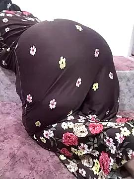 Mama_Queen_ from StripChat is Freechat
