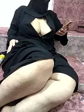 Mama_Queen_ from StripChat is Freechat