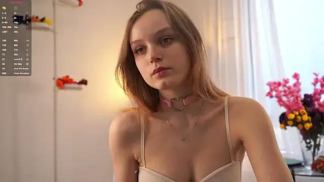 MandaReh from StripChat is Freechat