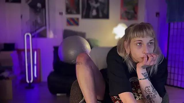 Mannarie_Madsinn from StripChat