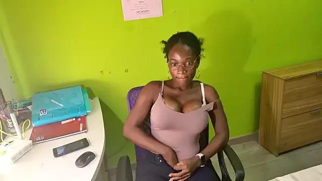 Mareinesoleil from StripChat is Freechat