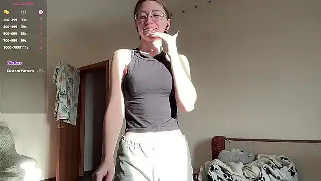 MargarettNewbie from StripChat is Freechat