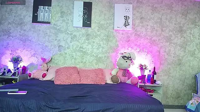 Try our streaming cams variety and talk on a personal level with our adorable girls streamers, showing off their bountiful shapes and dildos.