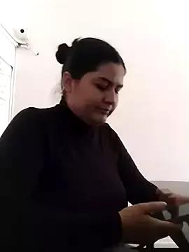 Mariana_bubble from StripChat is Freechat