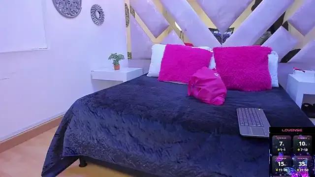 Marianee_Rousse from StripChat is Freechat