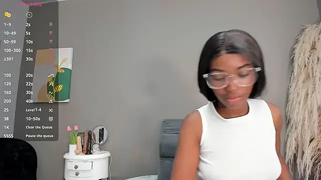 MarianRosse from StripChat is Freechat