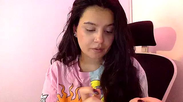 Mariasool from StripChat is Freechat
