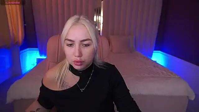 MariellaVi from StripChat is Freechat