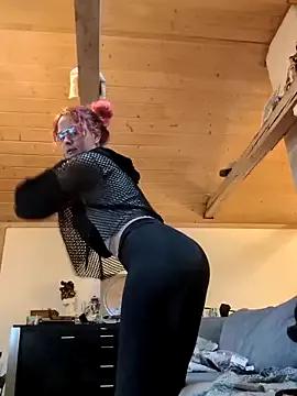 marijacucu from StripChat is Freechat