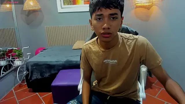markbowie from StripChat is Freechat