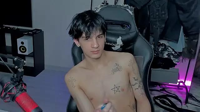 MarkBrowniii from StripChat is Freechat