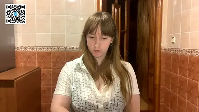 MaroonMoon_ from StripChat is Freechat