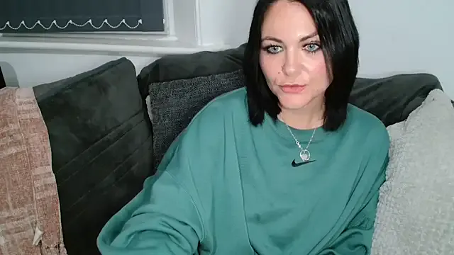 MARRIED_MIA_UK from StripChat