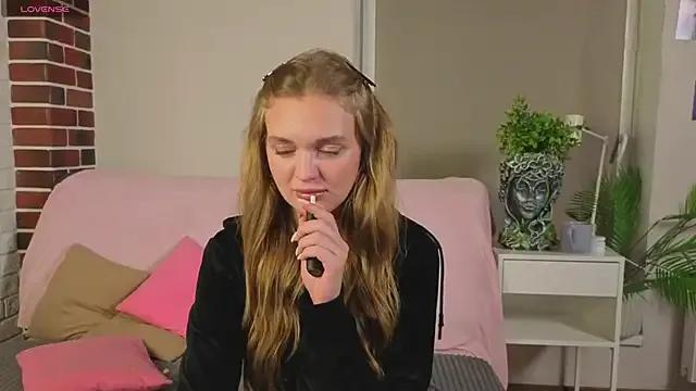 MarryLuz from StripChat is Freechat
