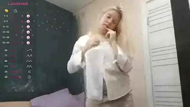 MaryjaneAurum from StripChat is Freechat