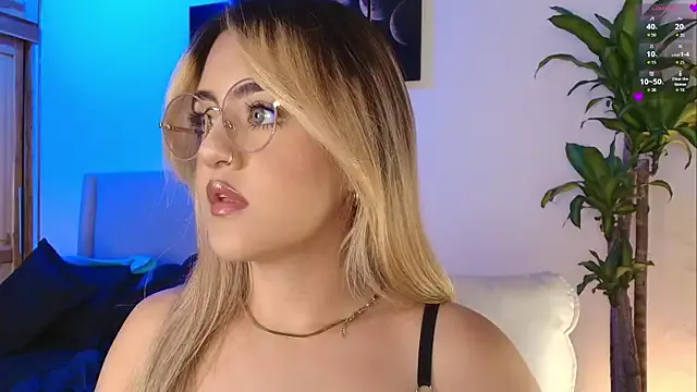 MaryMoon_ from StripChat is Freechat