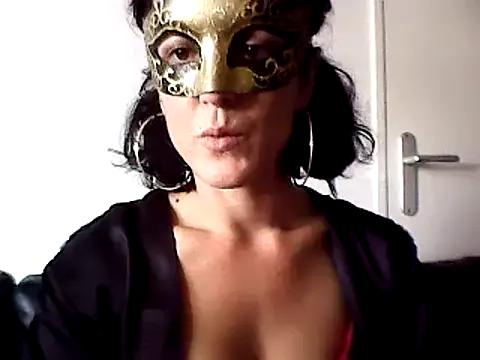 Masquegirlmysterious from StripChat is Freechat